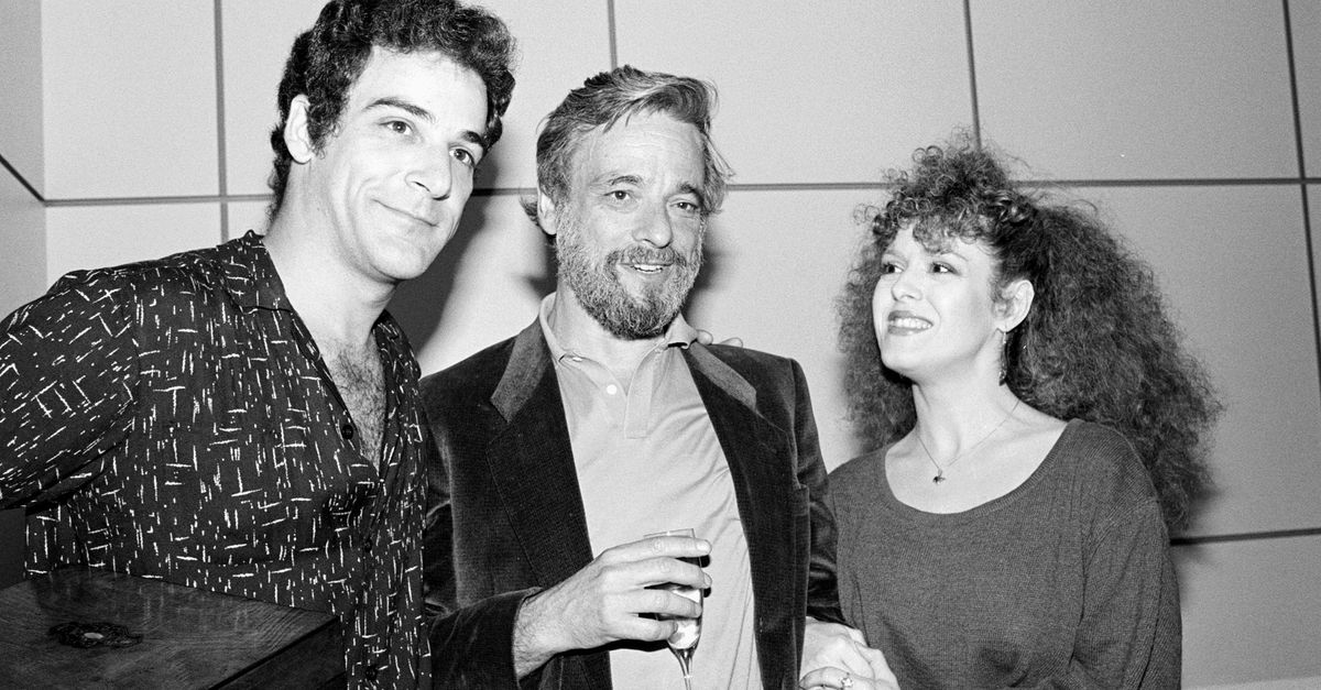 Sondheims muzieknoten als puntjes en veegjes op een doek - NRC