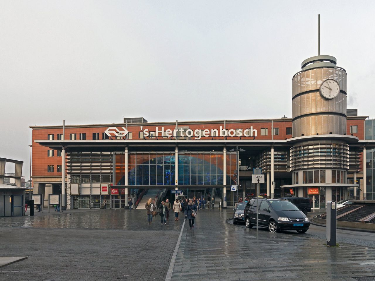 Station Den Bosch ontruimd na bommelding 
