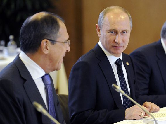 De Russische president Vladimir Poetin en minister van Buitenlandse Zaken Lavrov.
