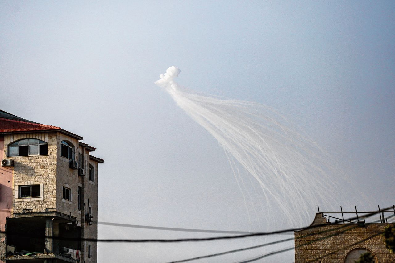 Omstreden witte fosfor is gebruikt boven een woonwijk in Gaza 