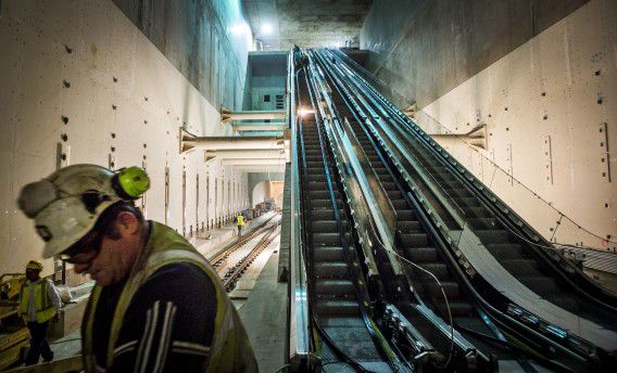 In metrostation Vijzelgracht is in mei een roltrap geïnstalleerd van 47 meter, de langste roltrap in de Noord-Zuidlijn. Imtech is verantwoordelijk voor de oplevering alle roltrappen, liften en verlichting.