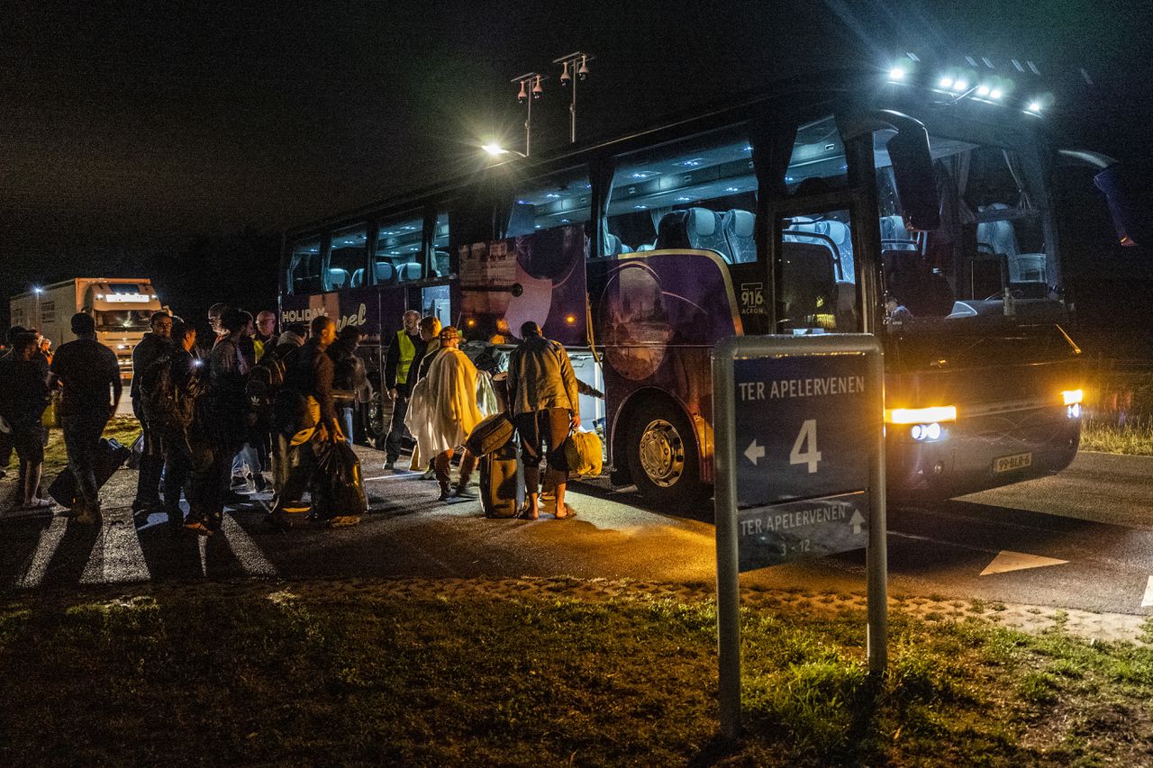 Zeker 400 asielzoekers geëvacueerd uit Ter Apel na kritiek op hygiëne door Inspectie 