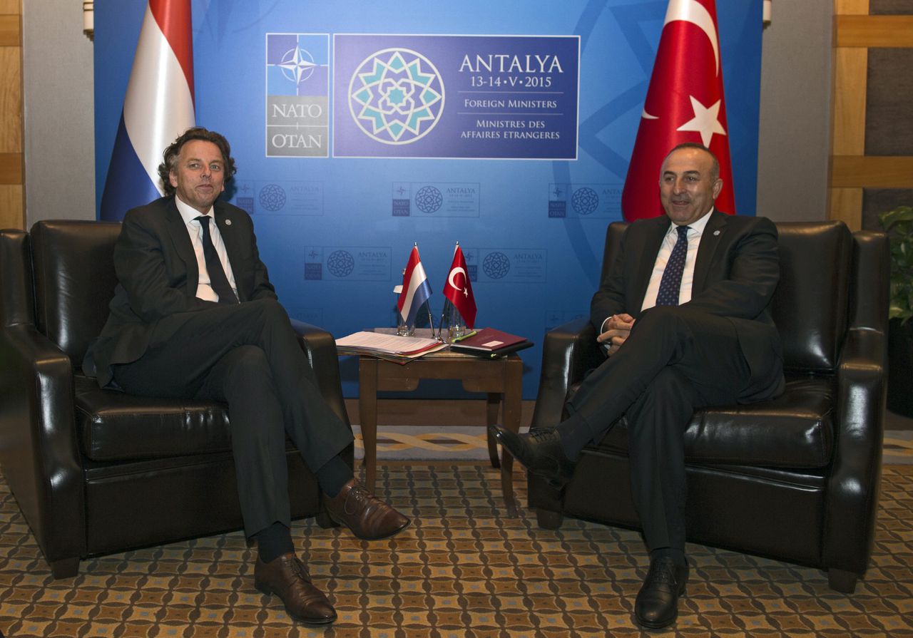 Turkse minister Buitenlandse Zaken naar Rotterdam om campagne te voeren 