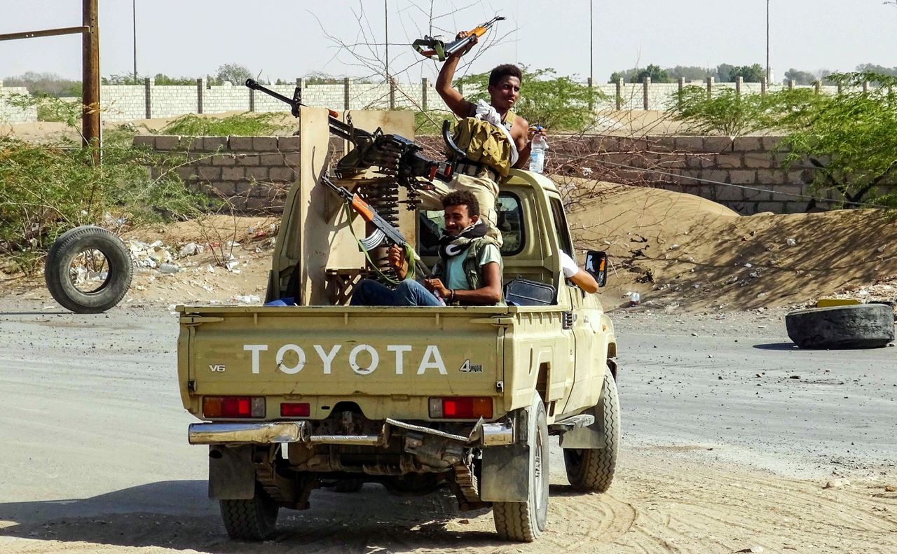 Strijders gelieerd aan de Jemenitische president Hadi in de havenstad Hodeida.