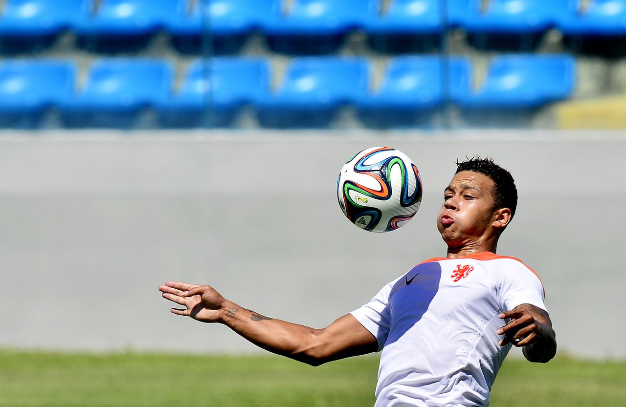 Oranje begint met Depay voorin, naast Van Persie en Robben ...
