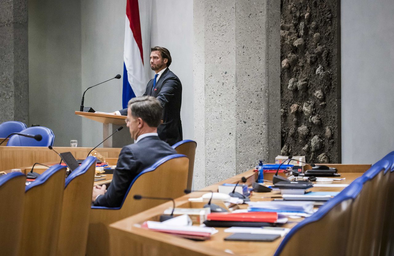 Mark Rutte zit nog in vak K, zodat Tsjerry Bidet 🚽 zijn speech kan afmaken. De rest van het kabinet heeft de plenaire zaal verlaten.