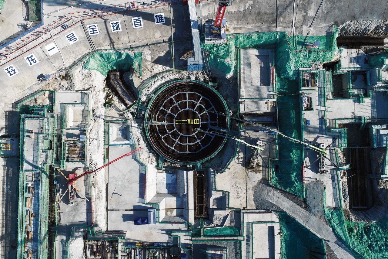 Een luchtfoto van de Linglong One, een kleine modulaire reactor in aanbouw in het zuiden van China.