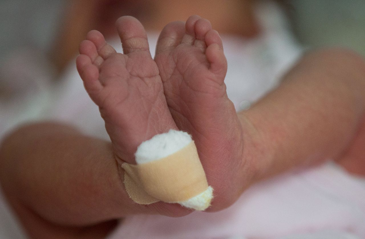 Zegenen Extreme armoede Overgang Hielprik voor pasgeboren baby's kan vanaf oktober extra ziektes opsporen -  NRC