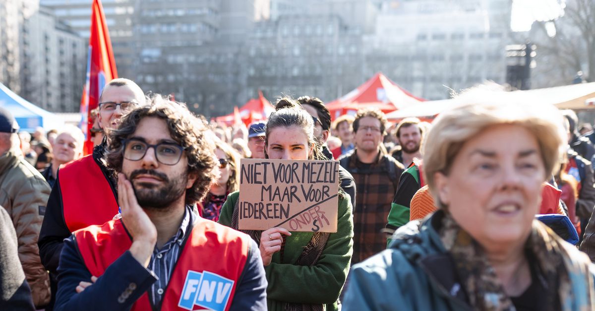 Cao-overleg voor rijksambtenaren hervat, stakingen van de baan