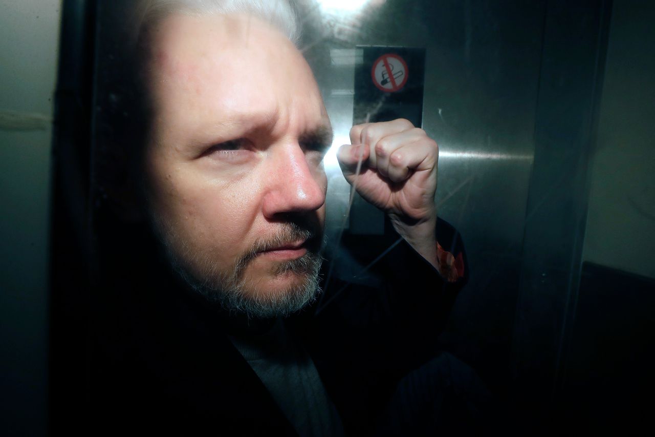 Biden overweegt zaak tegen Julian Assange te laten vallen - dit is wat er op het spel staat  