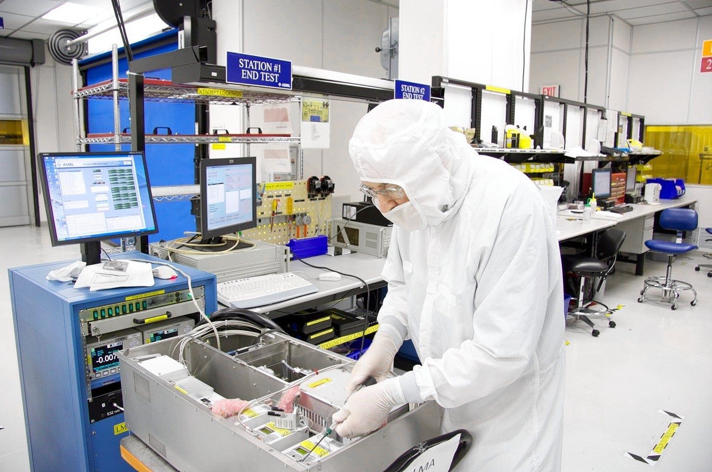 ASML kan de vraag naar chipmachines amper bijbenen, en dat merken ze in ...
