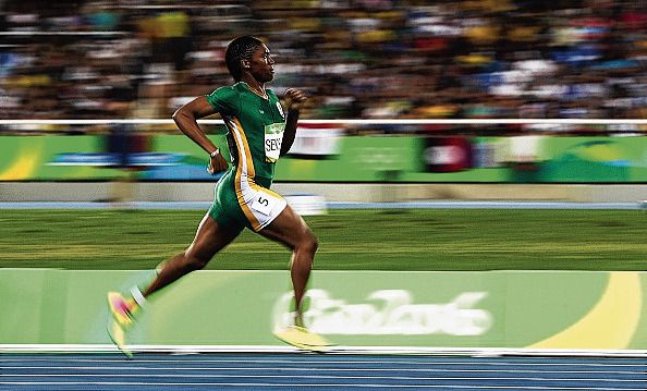 Caster Semenya tijdens de halve finale van de 800 meter op de Olympische Spelen in Rio de Janeiro, in 2016.
