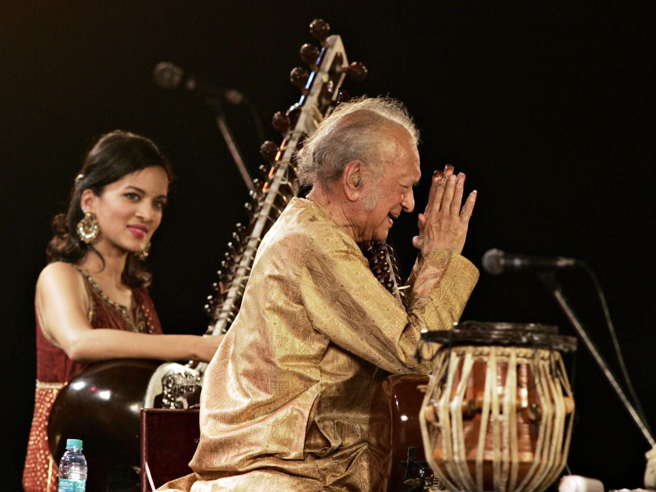 Ravi Shankar (92) overleden legendarische sitarspeler en Beatles