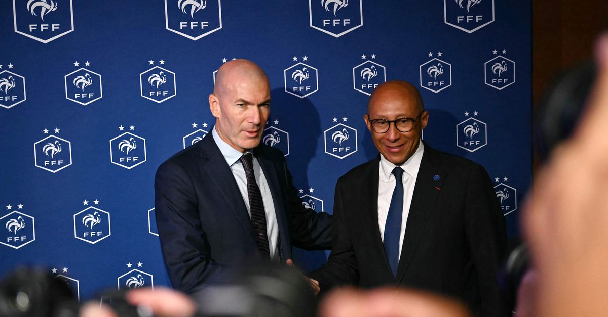 Zinedine Zidane moet als nieuwe Franse bondscoach de grote schoenen van zijn oud-ploeggenoot Deschamps vullen