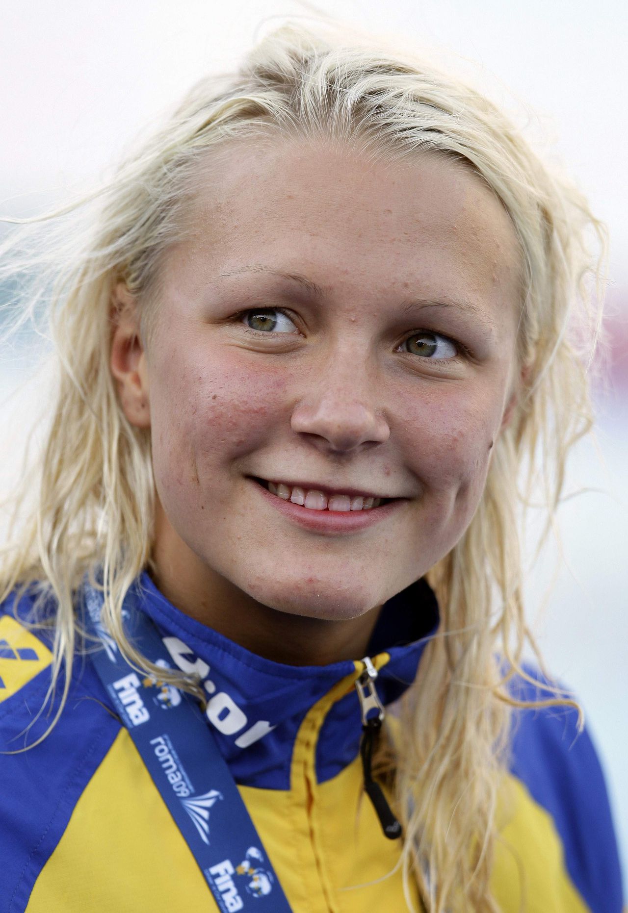 Sarah Sjöström Foto Reuters Sarah Sjostrom smiles on the podium after winning gold medal in women's 100m butterfly swimming final at the World Championships in Rome July 27, 2009. REUTERS/Tony Gentile (ITALY SPORT SWIMMING)