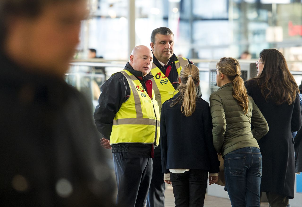 Extra maatregelen van overheid en NS tegen agressie op stations - NRC