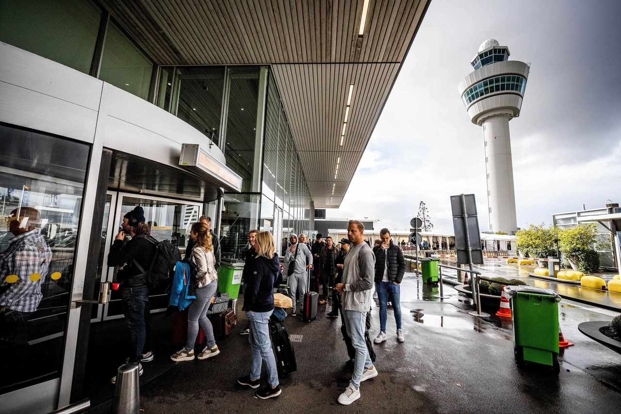 ‘Schiphol vergoedt schade als gevolg van nieuwe passagiersbeperkingen’ 