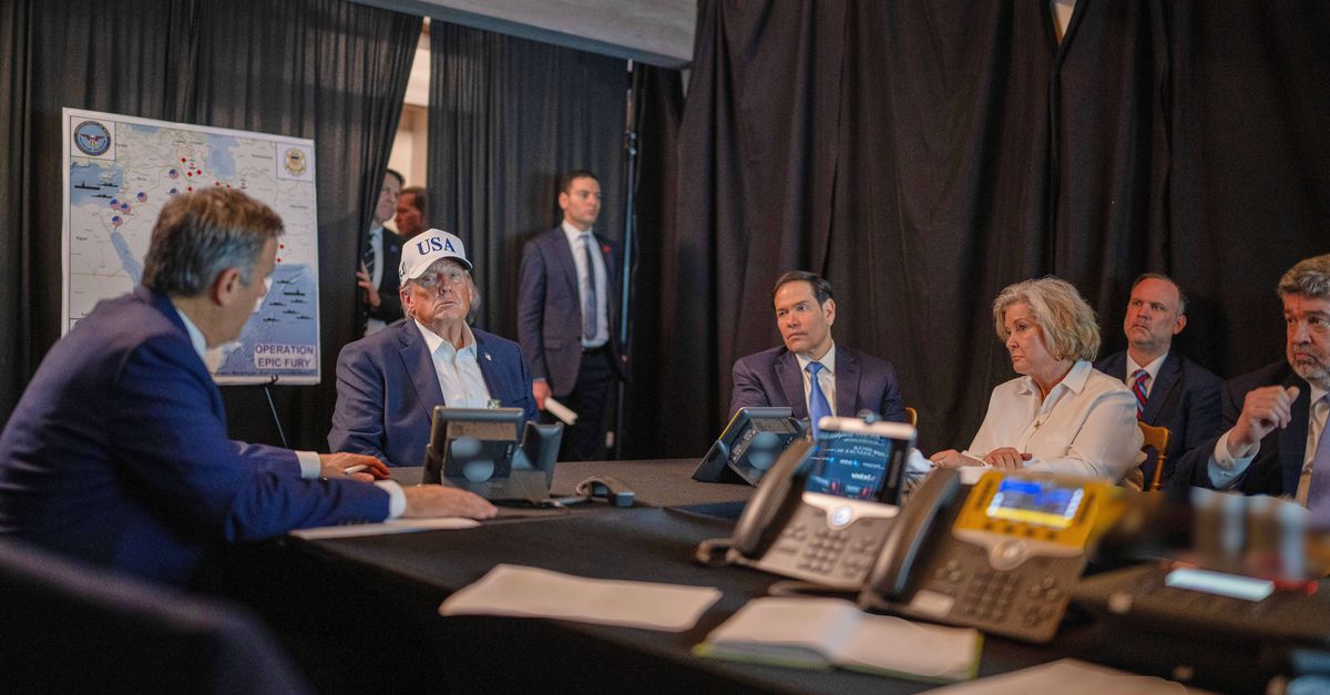 Zelfverklaard anti-interventie president stort de VS opnieuw in onzekere conflict