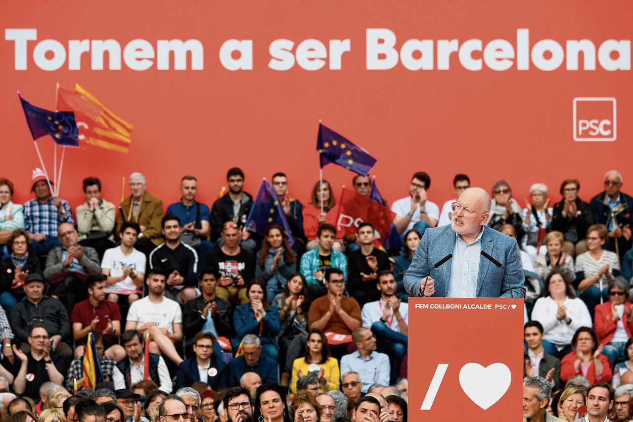 Frans Timmermans, donderdag in Barcelona bij de verkiezingscampagne van de Spaanse socialisten.