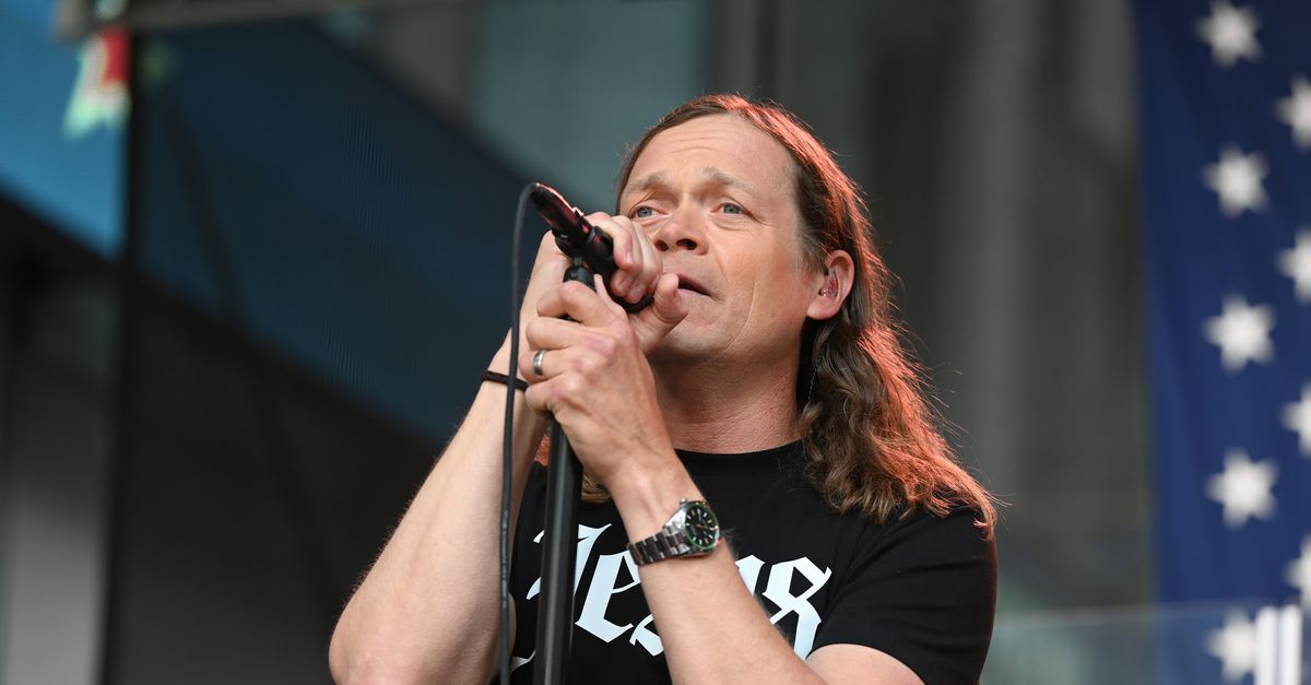 Brad Arnold schreef en zong zeer herkenbare postgrunge hits voor 3 Doors Down
