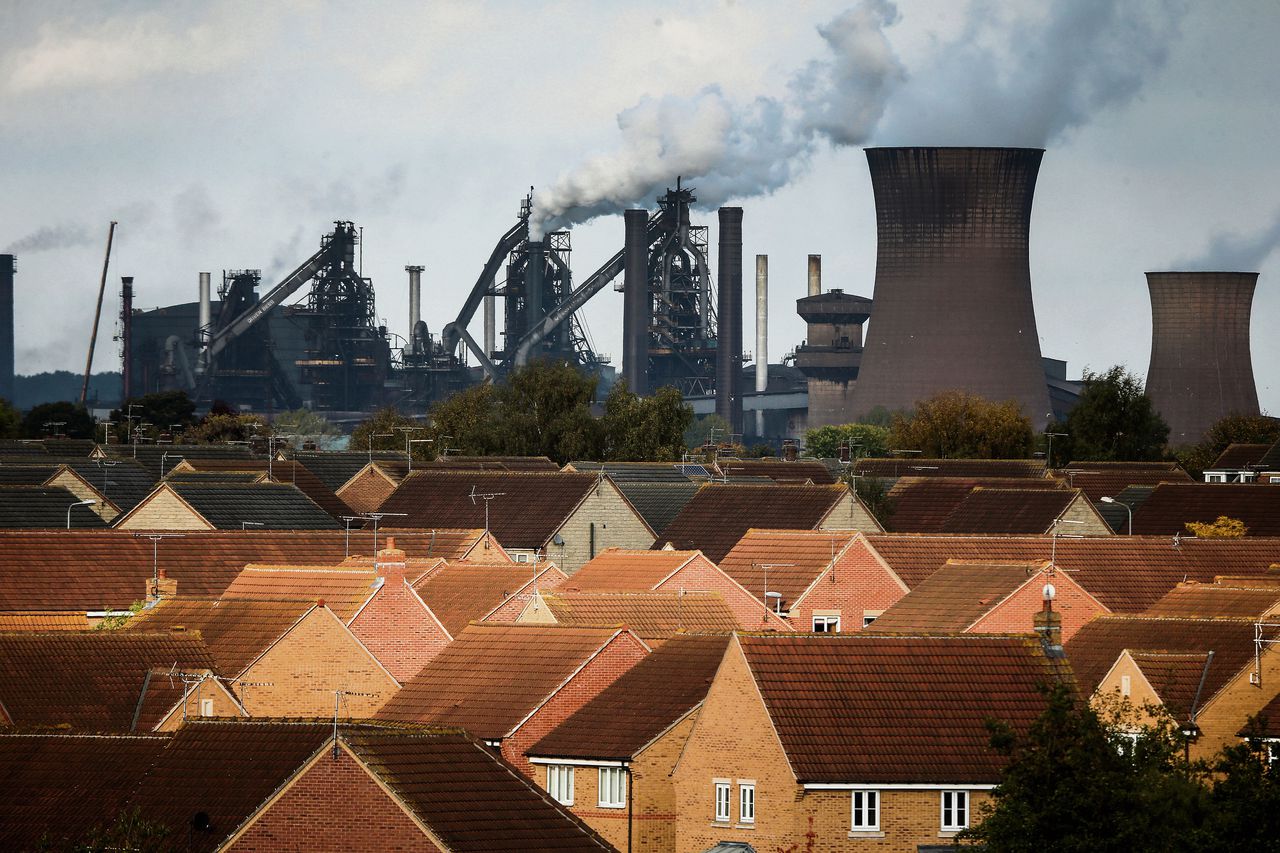 Bij de staalfabriek van Tata Steel in Scunthorpe worden negenhonderd banen geschrapt. De Britse regering staat onder druk de instortende staalindustrie in het Verenigd Koninkrijk op gang te houden. Foto Getty Images / Christopher Furlong