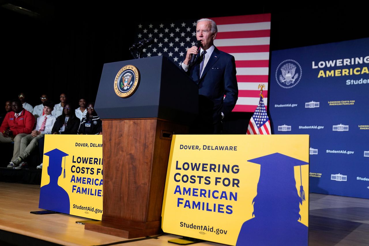 Biden wil met kwijtschelding studieschulden armere Amerikanen emanciperen – maar laat Hof dat toe? 