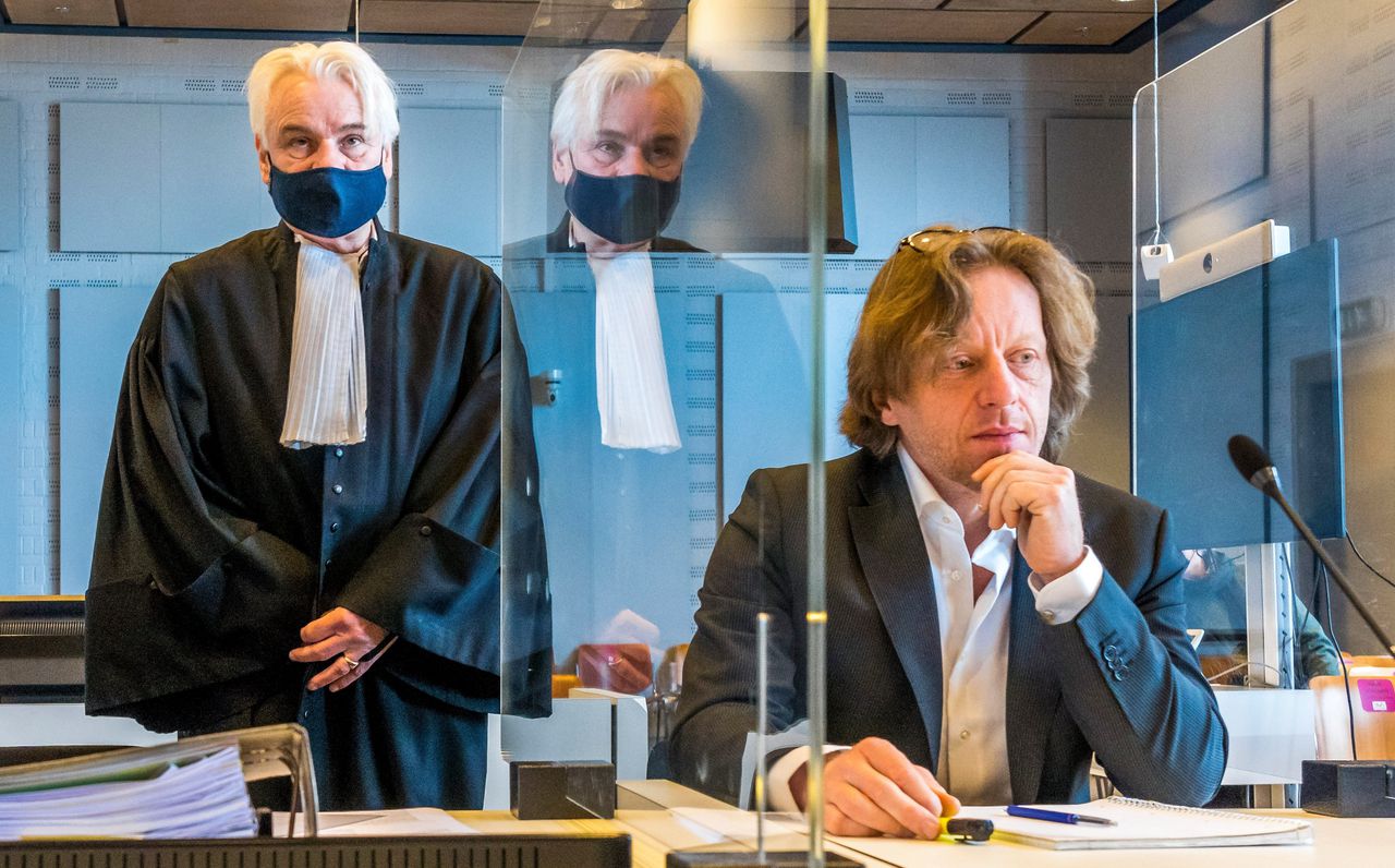 Voor de Haagse rechtbank bepleit de Partij voor de Dieren voor meer poststemmen.