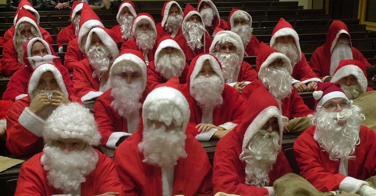 Kerstman En Sinterklaas Sla De Scholen Volgend Jaar Maar Over Nrc
