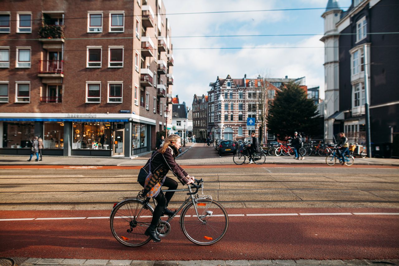 CBS: bijna helft jonge vrouwen maakt weleens omweg vanwege gevoel van onveiligheid