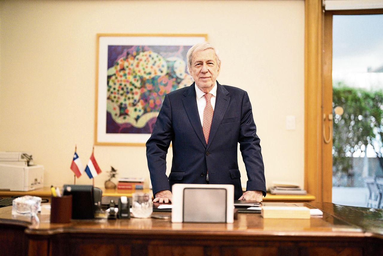 De Chileense minister van Buitenlandse Zaken is een Nederlander: ‘Het poldermodel is een stap te ver voor Zuid-Amerika’ 