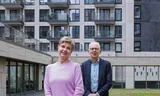 Mark Bovens en Anchrit Wille op de Haagse campus van de Universiteit Leiden.
