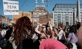 Vrouwen protesteren in Amsterdam tegen seksueel geweld. Foto Jagoda Lasota 