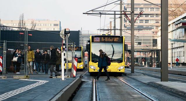 De overvolle buslijn 12 zorgt nu voor het vervoer van treinstation Utrecht Centraal naar de Uithof.