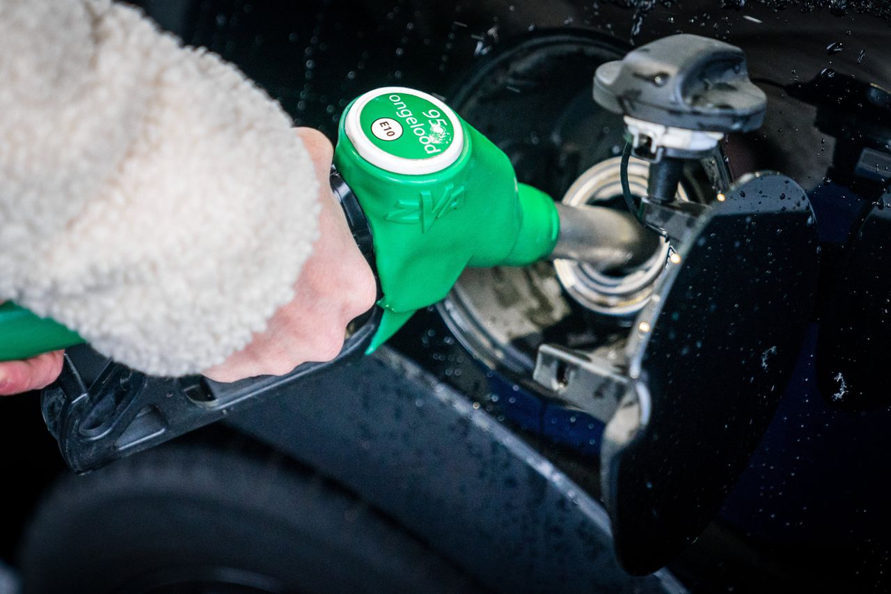Adviesprijs benzine en diesel voor het eerst in jaar weer onder 2 euro 