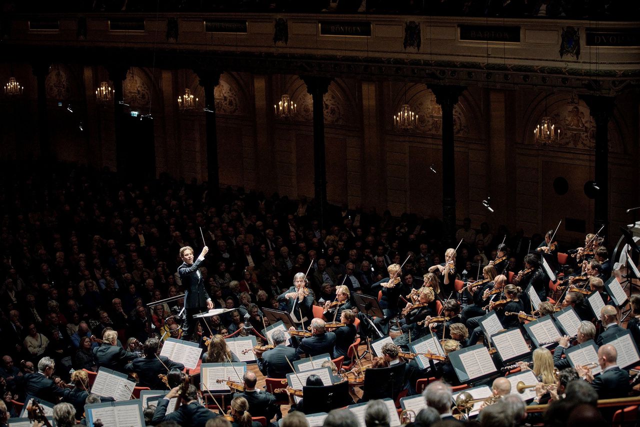 Het Concertgebouworkest onder leiding van Klaus Mäkelä speelt Mozarts Requiem.
