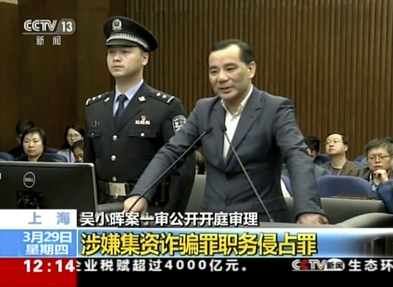 Wu Xiaohui in het beklaagdenbankje tijdens een zittingsdag in maart.