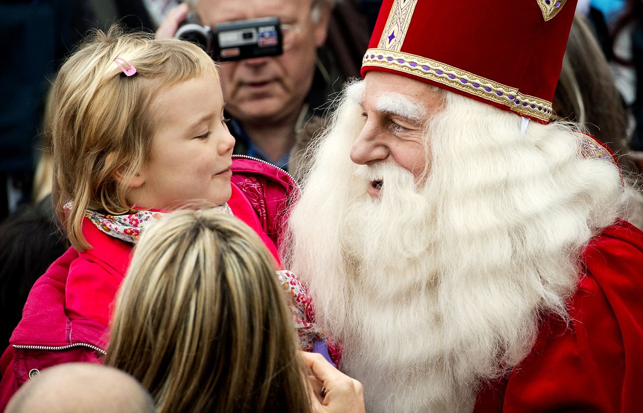 Sinterklaas Door Tienduizenden Onthaald In Roermond Nrc