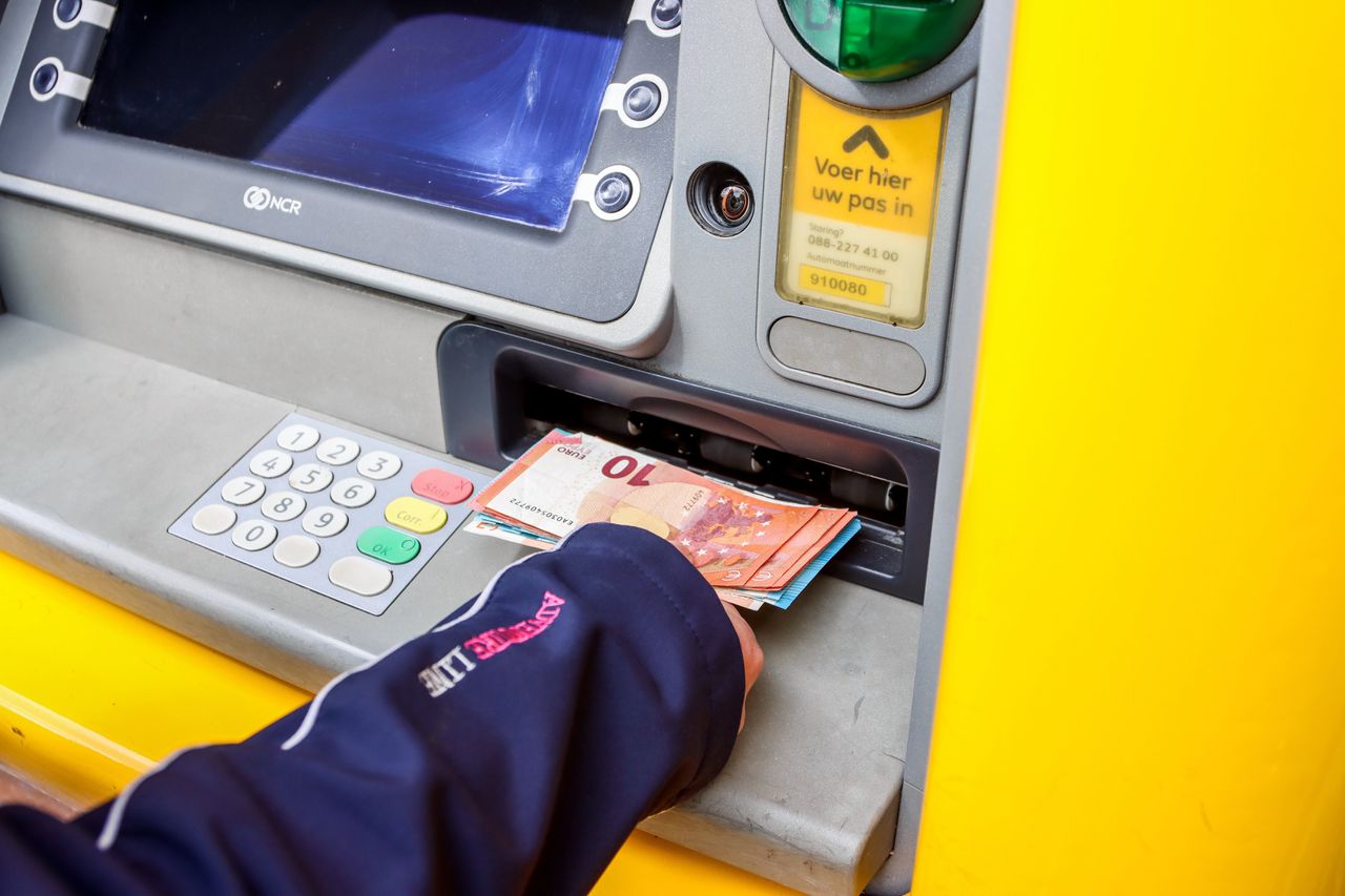 Wetgeving op komst om geldautomaten gratis te houden, cash moet „bereikbaar” blijven 