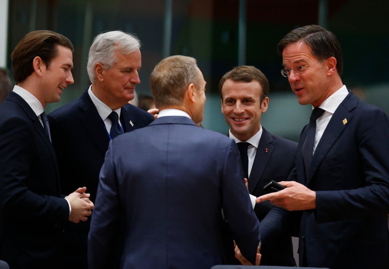 Mark Rutte tijdens een EU-onderonsje met onder meer de Franse president Macron, EU-onderhandelaar Barnier en de Oostenrijkse kanselier Kurz.