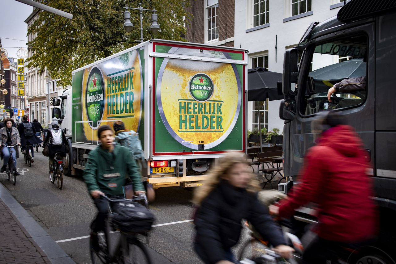 Heineken mag schitteren op verjaardagsfeest van Amsterdam, ondanks kritiek: ‘Alcohol is niet alleen maar gezelligheid’ 