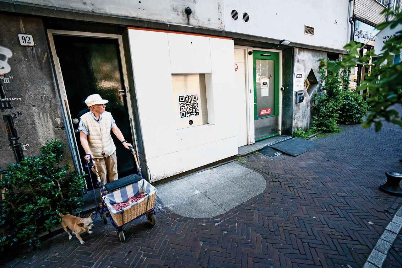 Het Gorillas-filiaal aan het Gerard Douplein in Amsterdam dat op last van de gemeente de deuren moest sluiten.