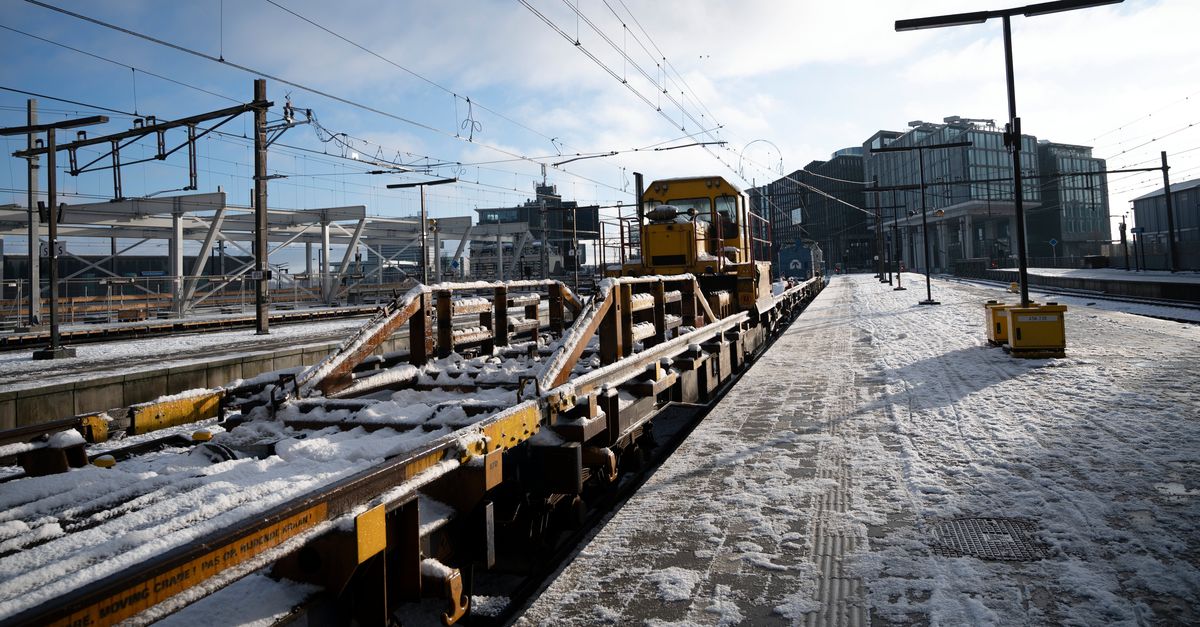 Waarom is het spoor zo ontregeld door een beetje sneeuw? En hoe zit het met die IT-storing?