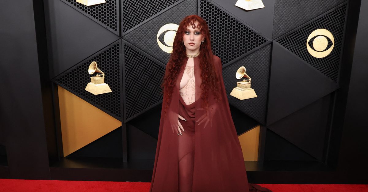 De tepelpiercingjurk waar geen tepels gevaar voor liepen