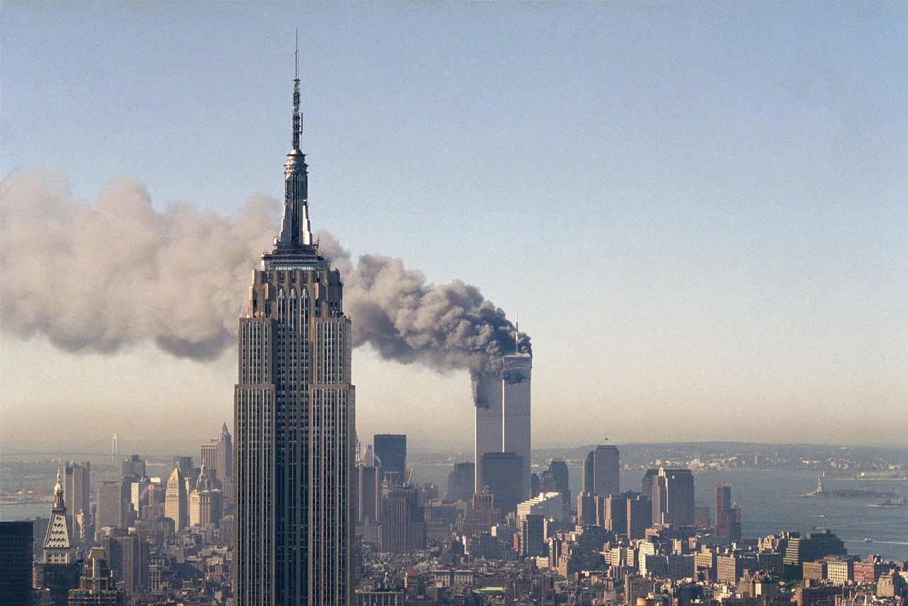 Archiefbeeld van de aangevallen Twin Towers op 11 september 2001.