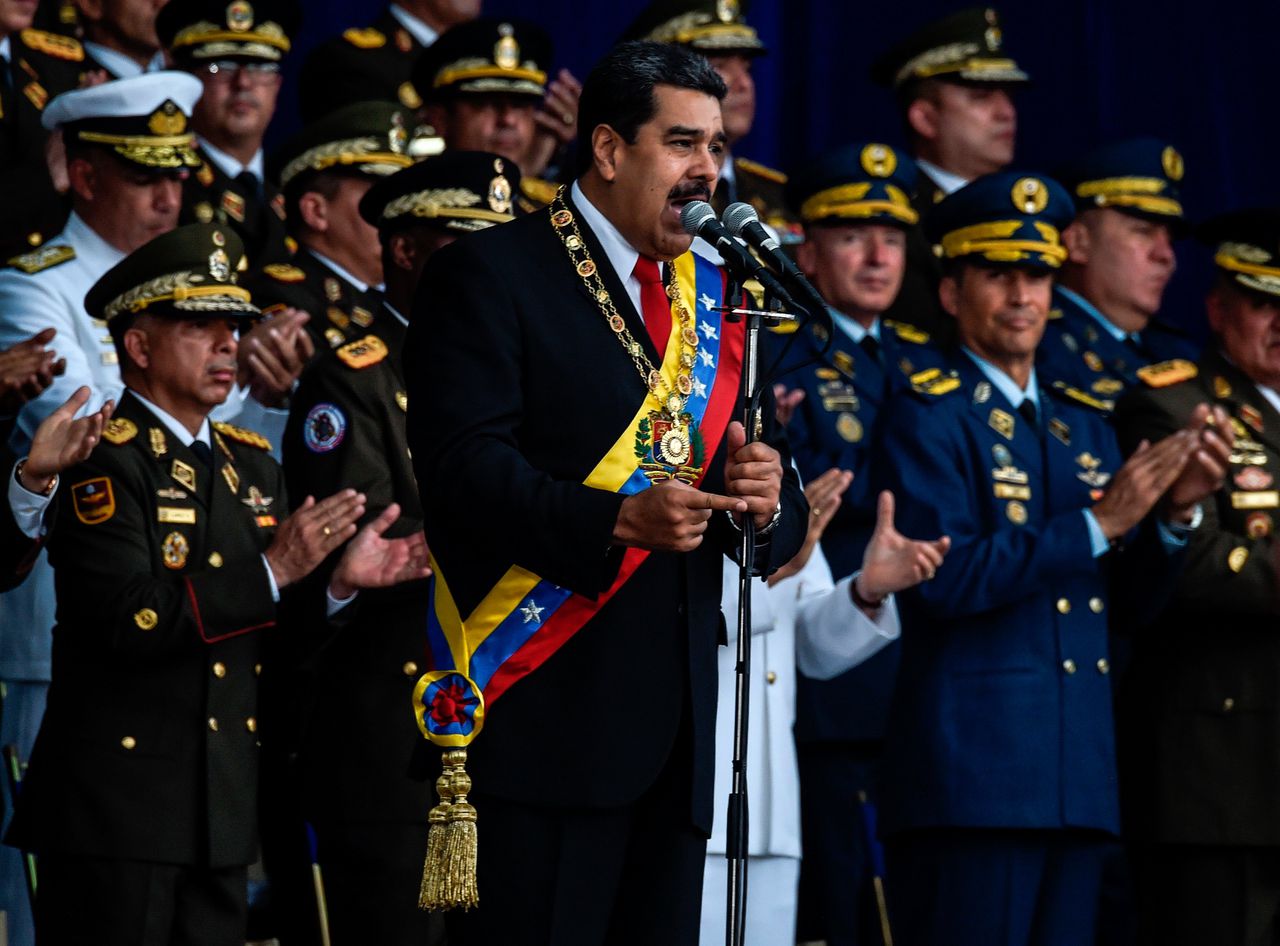 Twee hooggeplaatste militairen gearresteerd om ‘aanval’ Maduro 