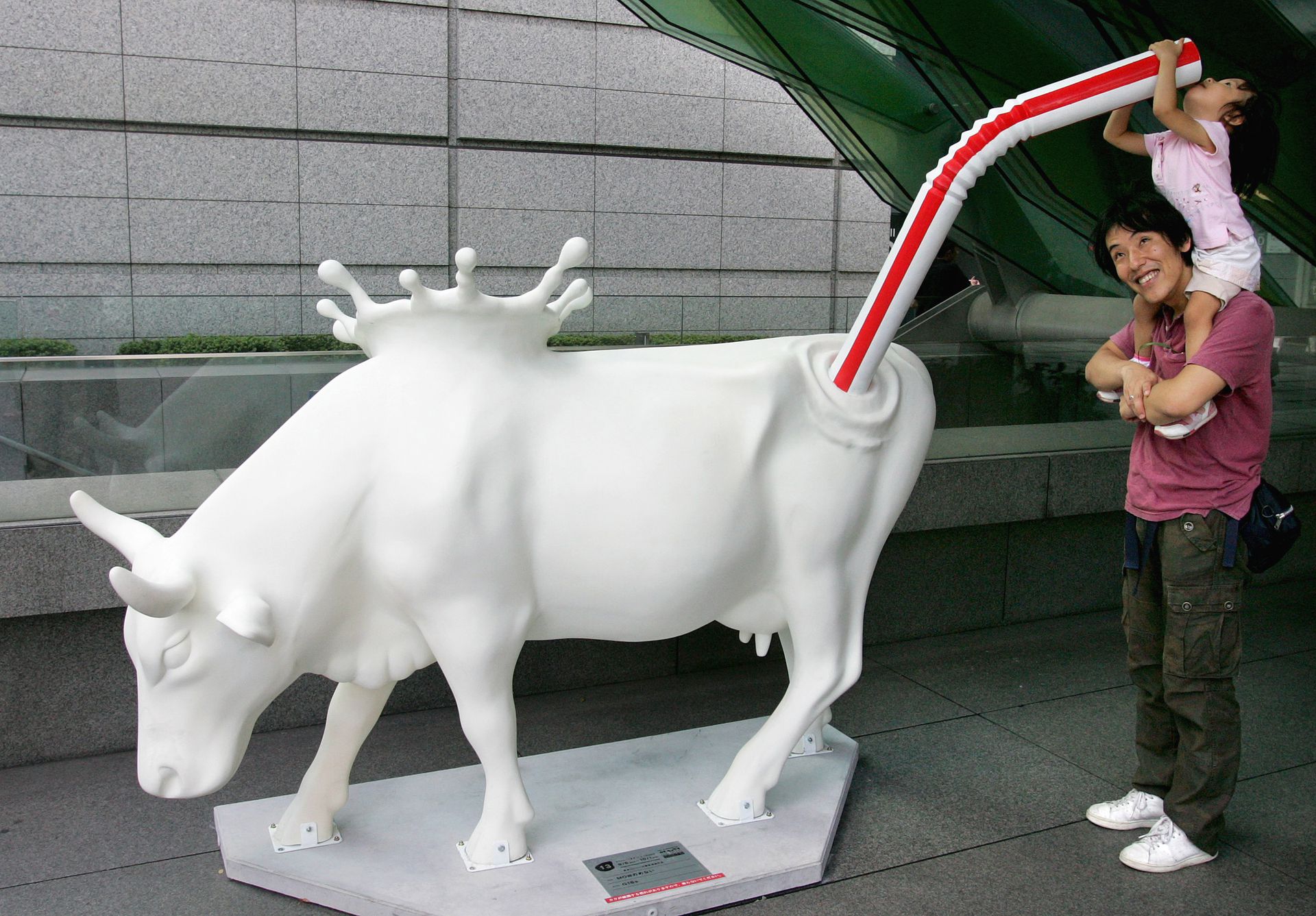 Корова скульптура