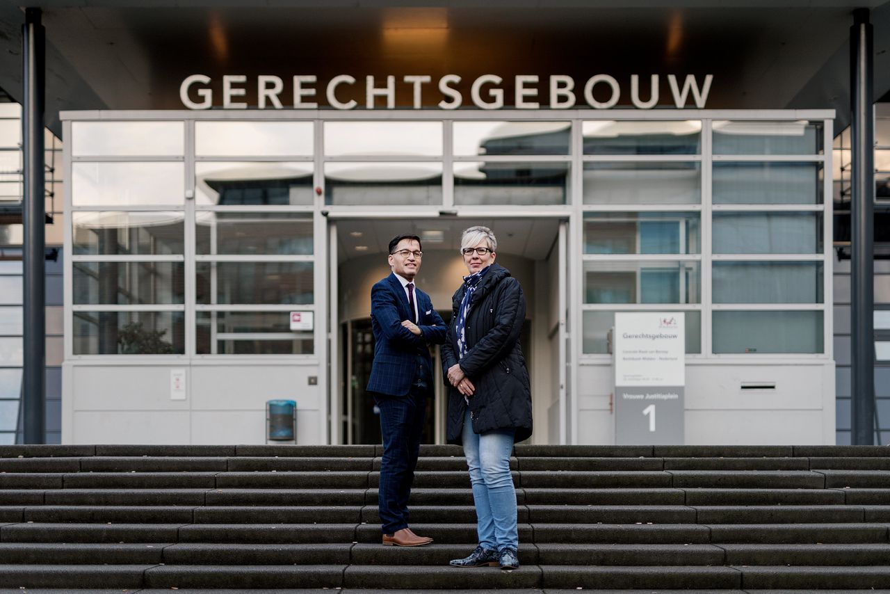 Het rapport over misbruik bij Jehova’s Getuigen mag openbaar worden, heeft de rechter donderdag besloten. Oud-Jehova’s getuigen Henri Dahlem (links) en Marianne de Voogd (rechts).