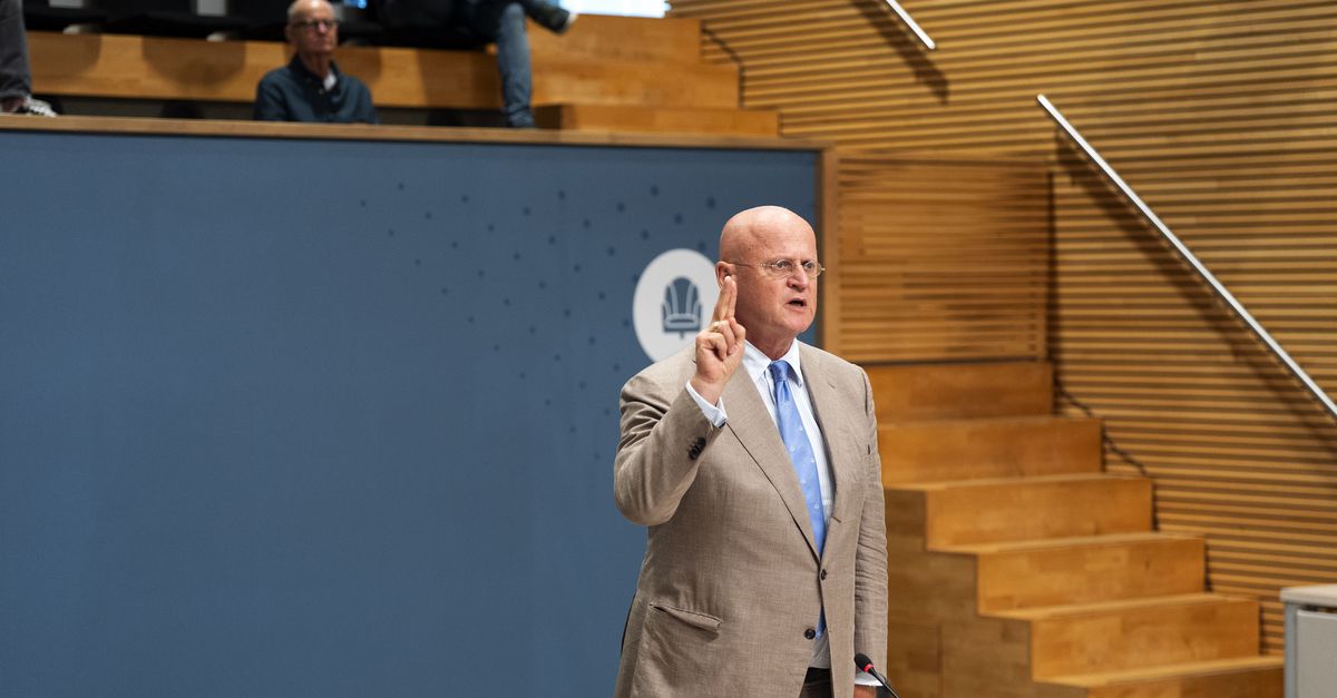 Oud-minister Grapperhaus: grote onenigheid in kabinet over invoering van de avondklok