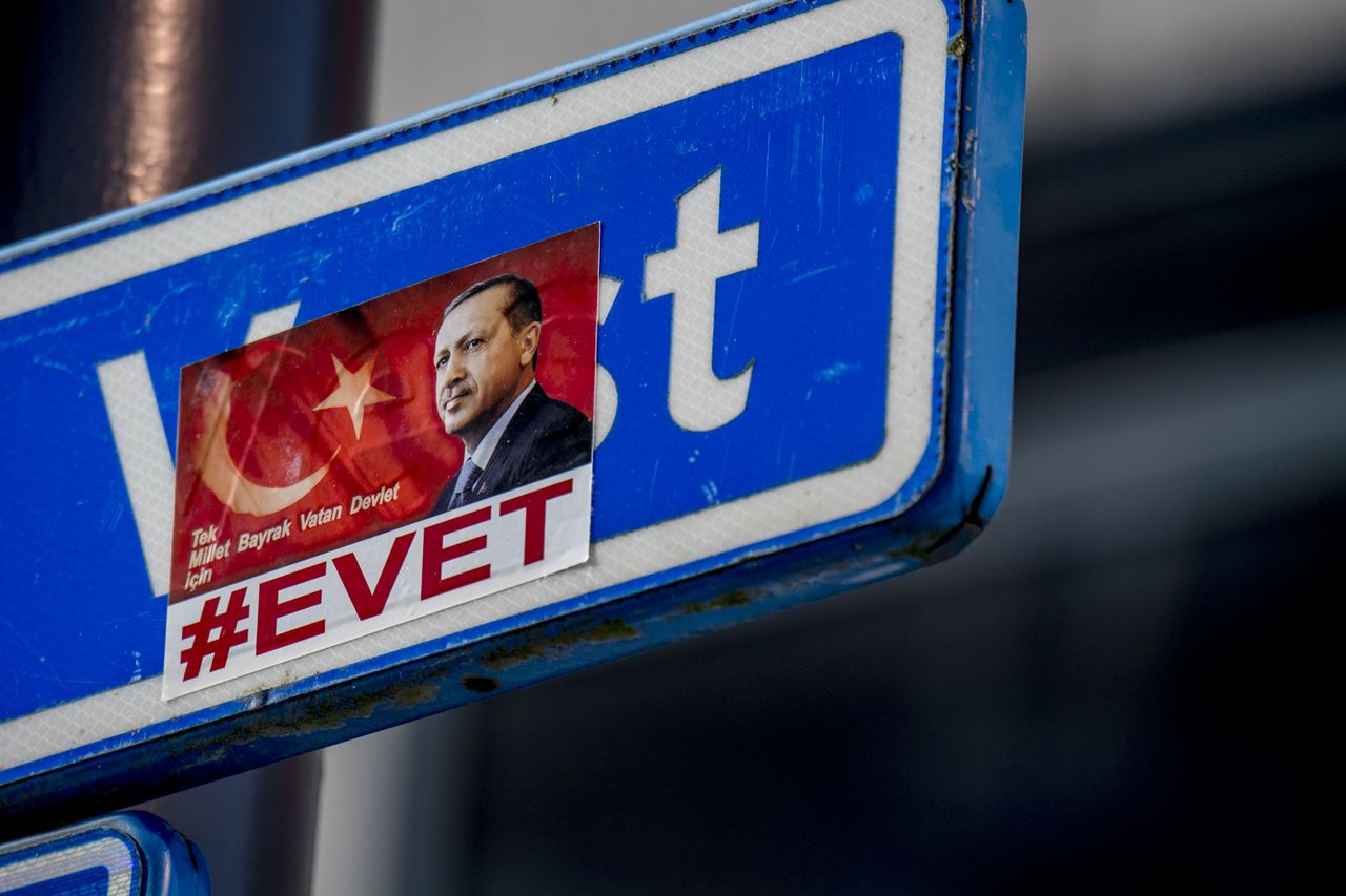 ‘Er hoeft weinig te gebeuren of mensen denken: wéér die lange arm van Ankara’ 