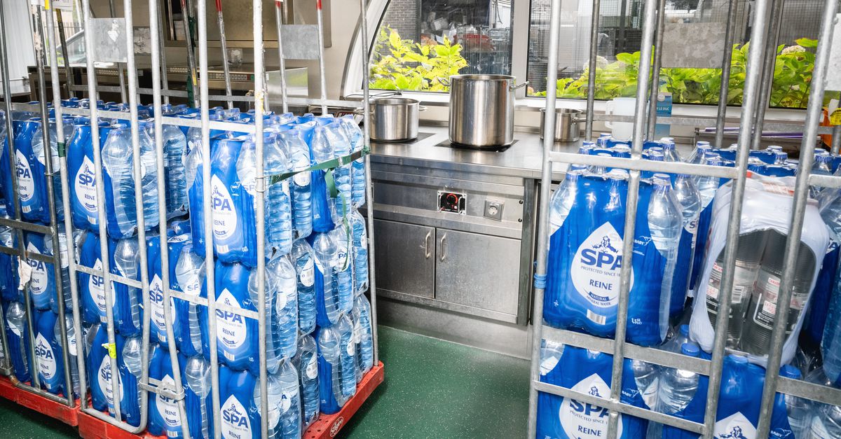 In het ziekenhuis in Utrecht is van een watercrisis geen sprake, maar wel &#8216;fijn als bezoekers een flesje meenemen&#8217;